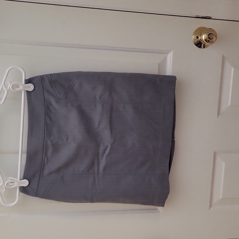 NWOT Banana Republic Gray Herringbone Skirt, Size 2 Petite